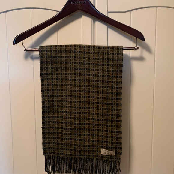 Men’s Reversible Burberry Scarf